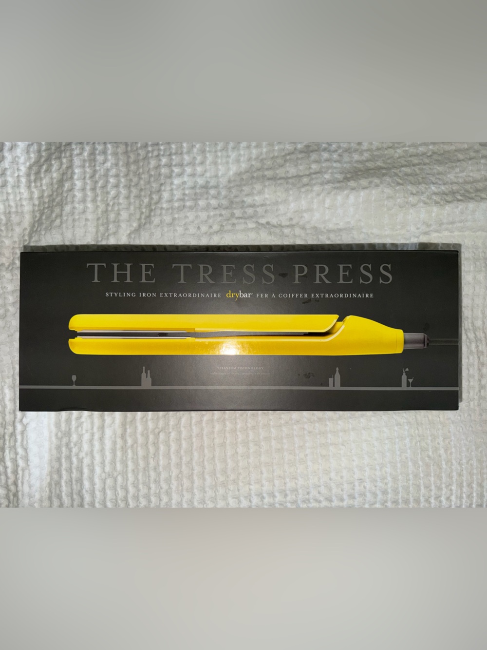 Dry bar The Tress Press styling iron